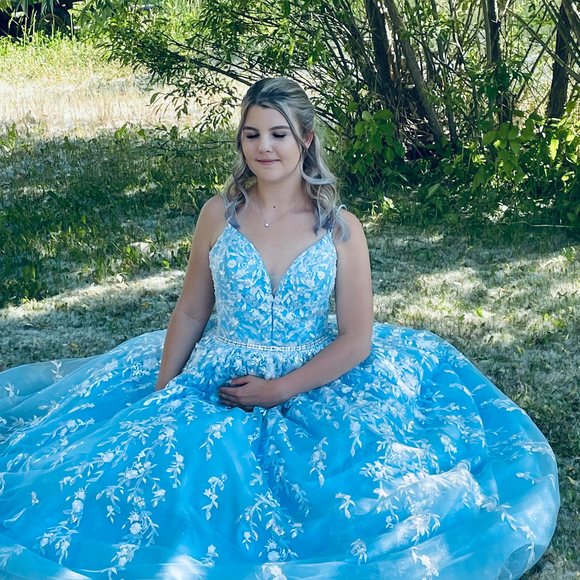 Meet your Posher, Vicki - Picture 1 of 1